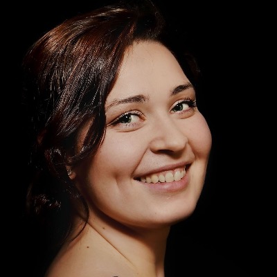 Šandala, Viktória portrait